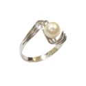 White gold 18 Kt 750/1000 with natural freshwater pearl woman ring